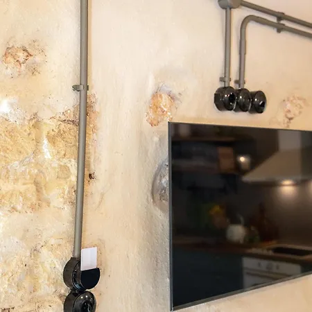 Skinos Premium House